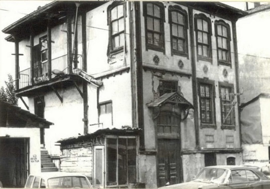 Sakarya’nın merkezindeki Osmanlı hatırası tarihi konak ihtişamlı günlerine dönüyor