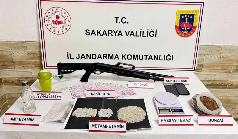 43 ayrı operasyonda çok sayıda uyuşturucu madde ele geçirildi.