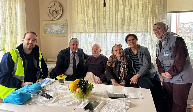 Büyükşehir kapıları aşındırıp yürekleri ısıtıyor
