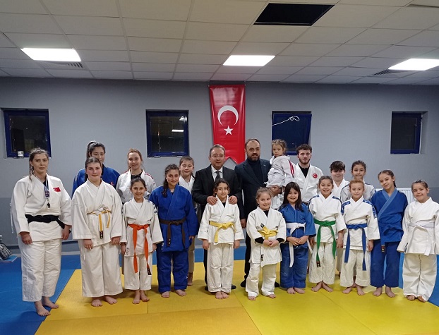 Enes Zengin bu kez judo takımıyla birlikteydi