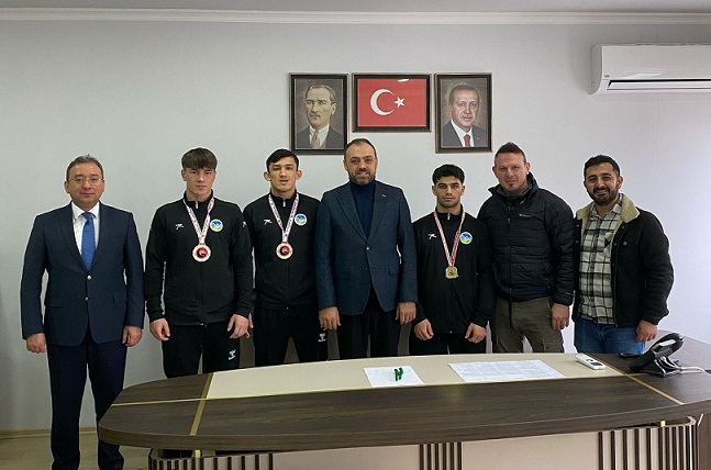 Sakarya’nın şampiyonları Enes Zengin’e misafir oldu