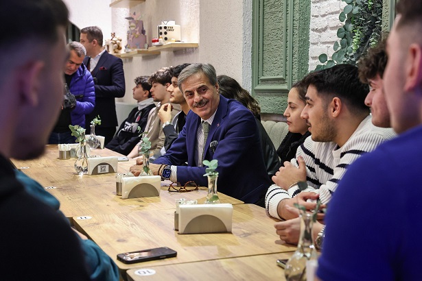 Başkan Alemdar gençlerle buluştu