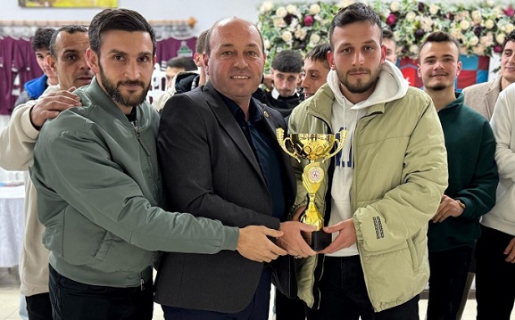 Başkan Mehmet Ata Şampiyon Sinanoğlusporu Tebrik Etti