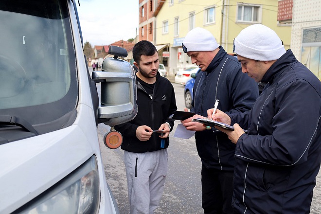 Büyükşehir öğrencilerin güvenliği için sahada