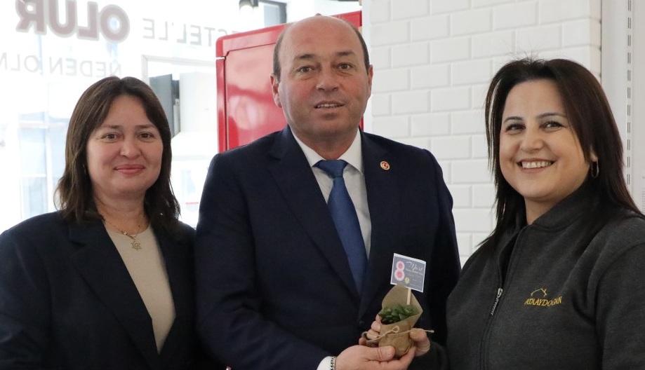 BAŞKAN MEHMET ATA’DAN 8 MART’TA ANLAMLI JEST