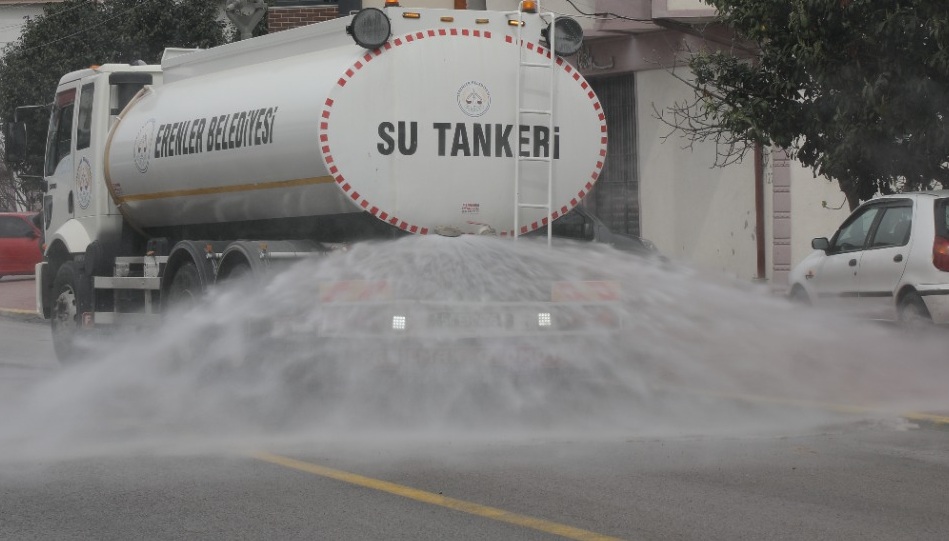 Erenler Belediye bayram temizliği çalışmalarını sürdürüyor.