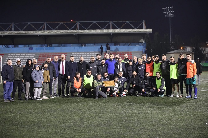 Erenler Belediye Başkanı Şenol Dinç, Küpçüler – Yenimahallespor’u ziyaret etti