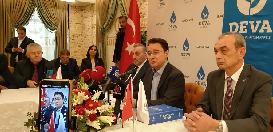 DEVA Partisi Genel Başkanı Ali Babacan, Sakarya İl Başkanlığı tarafından düzenlenen iftar programına katıldı.