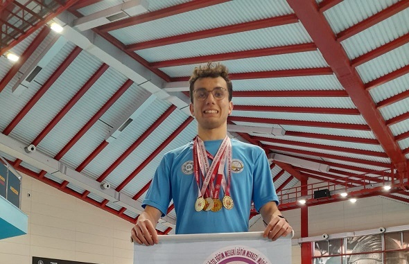 Büyükşehirli yüzücü Selim Kerem Serbest Türkiye Mersin’de tarih yazdı