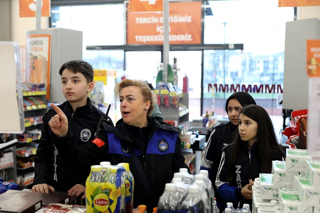 Sakarya’da çocuk zabıtalar sahaya indi