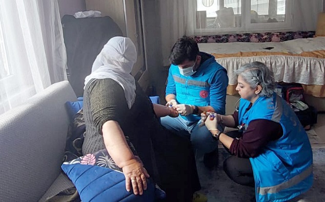 Evde sağlık ekipleri yalnız bırakmıyor