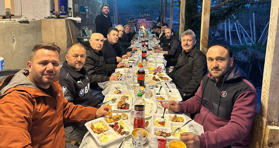 Oto Sanatkarları İftar sofrasında Bir Araya Geldi