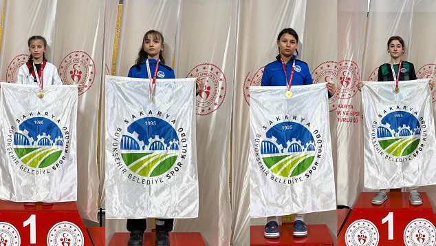 Büyükşehir’in yıldızları Kütahya’daki turnuvaya şampiyonlukla damga vurdu