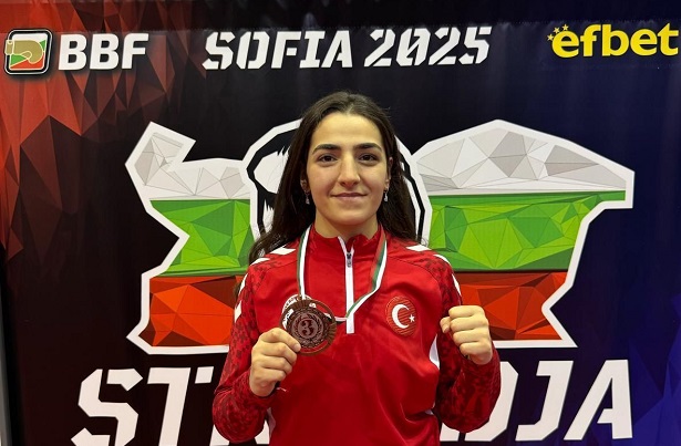 Ece Asude Bulgaristan’dan madalyayla döndü