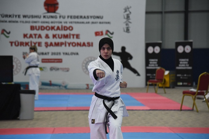 Ayşe Sude Yalova’dan altın madalyayla döndü