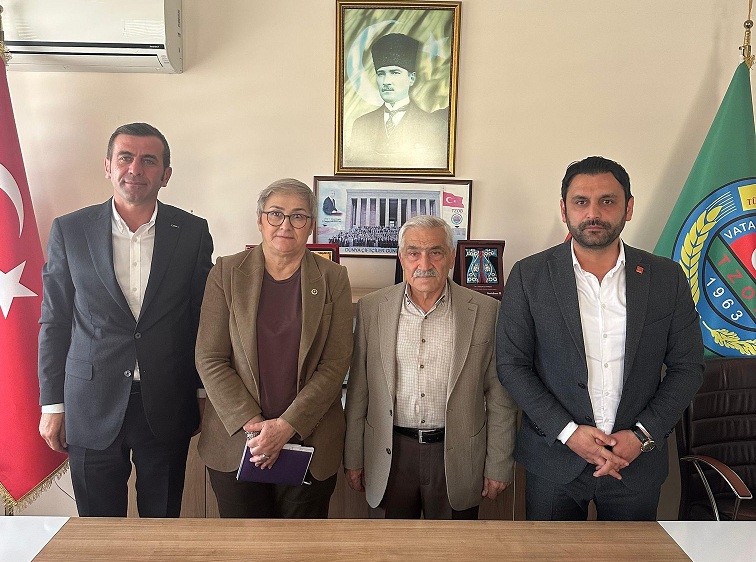 Milletvekili Ayça Taşkent, yaşanan zirai don felaketi sonrası üreticiler ile görüştü