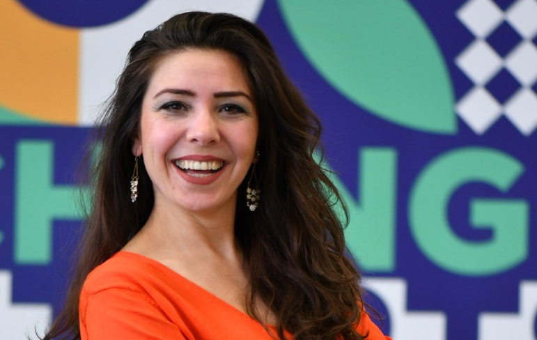 Bir dağ yıkılıyor. Sadece taşlar değil, umutlar, sinirler, bedenler ve hayaller de toz oluyor.