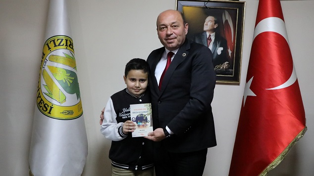 FERİZLİ BELEDİYE BAŞKANI ATA, MİNİK ÖĞRENCİLERLE BULUŞTU