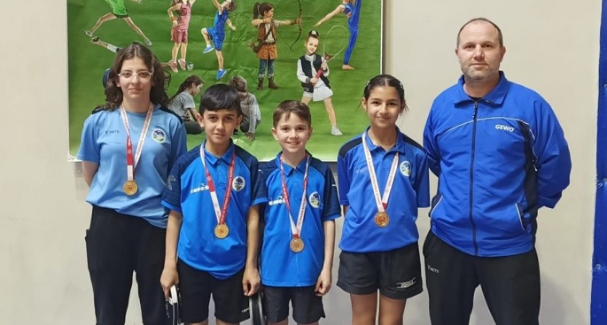 Büyükşehir’in yetenekli raketleri kürsünün sahibi oldu