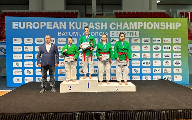 Ece Zurnacı Gürcistan’da Türk Bayrağı’nı dalgalandırdı