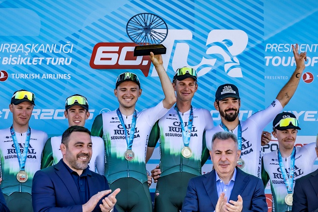 2025 Yılının Takım Şampiyonu Caja Rural-Seguros RGA Oldu