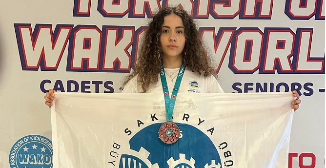 Büyükşehir sporcuları madalya kürsüsünü boş bırakmıyor