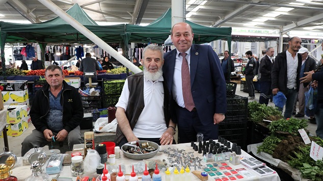 Başkan Mehmet Ata Pazar Esnafını Gezdi