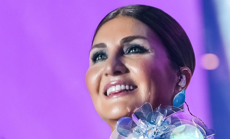 SİBEL CAN’DAN IŞILTILI BİR ‘YAZA MERHABA’!