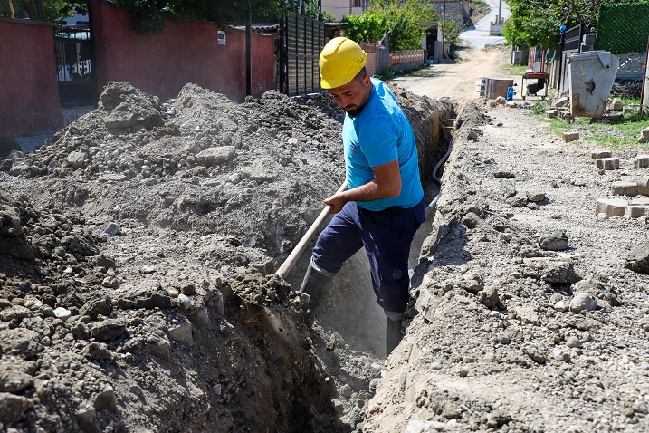 Mekece Mahallesi’nin 2 bin metrelik içme suyu hattı yenileniyor