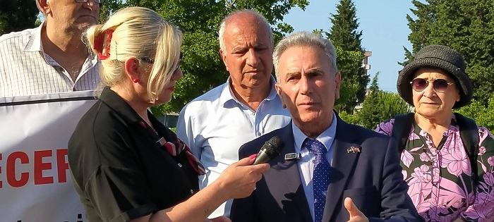 Vatan ve Hürriyet Derneği Karasu’da İpsiz Recep’in Mezarı başında anma Proğramı gerçekleştirdi.