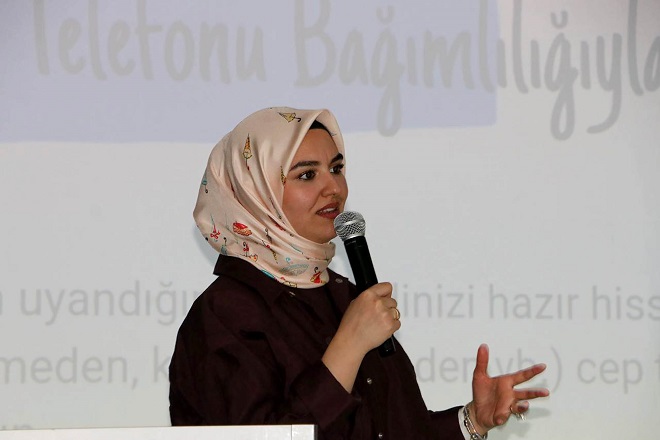 Gençlere “Bilinçli Teknoloji Kullanımı” eğitimi