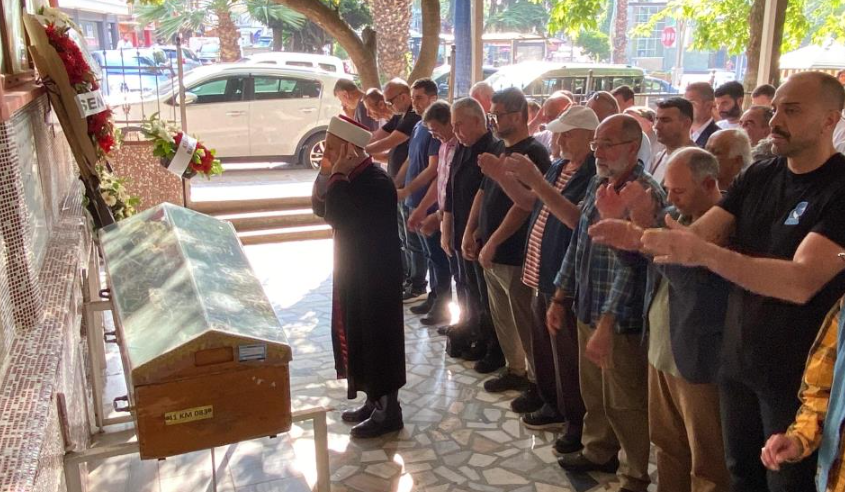 Demet Akalın’ın kuzeni Hakan Kılıç (61) göz yaşlarıyla toprağa verildi