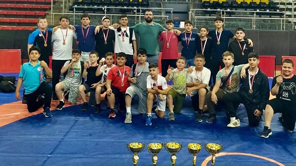 Büyükşehir güreşçileri Türkiye Şampiyonası yolunda