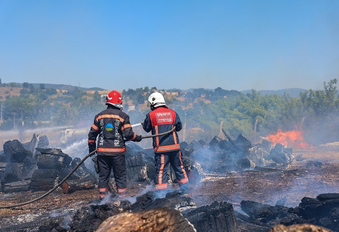 Yusuf Alemdar paylaştı: “Yangın kontrol altına alındı, soğutma çalışmaları devam ediyor”