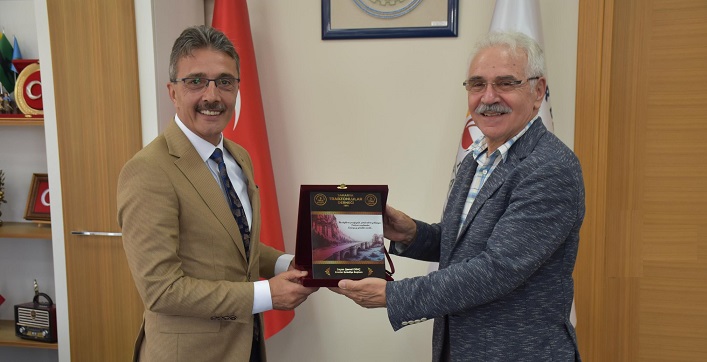 Sakarya Trabzonlular Derneği Başkanı İsmet Kartal ,  Mutlu Işıksu ile Şenol Dinç’i makamlarında ziyaret etti.