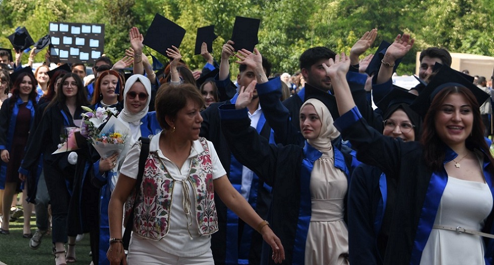 Sanat Tasarım ve Mimarlık Fakültesi Öğrencileri Mezun Oldu