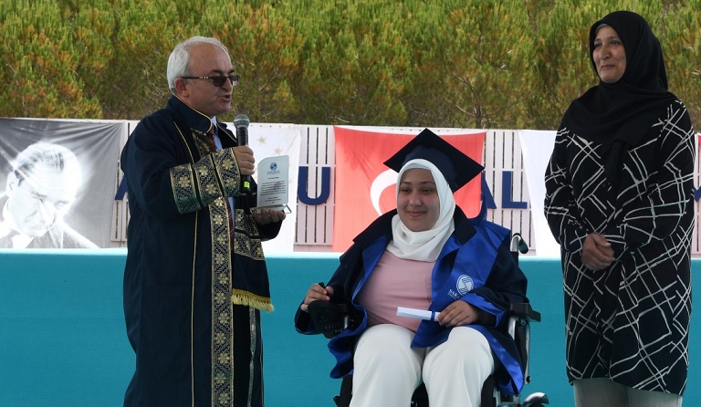 Siyasal Bilgiler Fakültesi Öğrencilerini Uğurladı