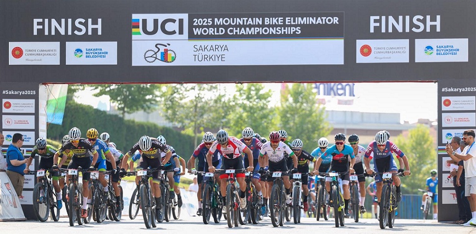 Sakarya’da nefes kesen şampiyona; Genç pedallar zirve için yarıştı