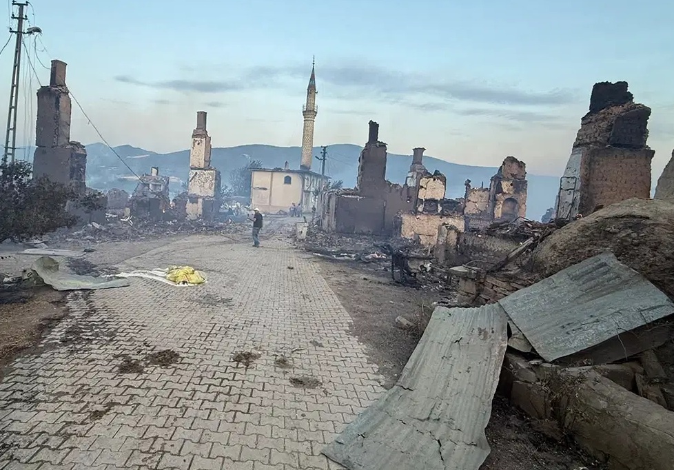 Profesyonel müdahaleyle yangınlar başlamadan engellenebilir. Halkın da kendi kendini denetlemesi lazım