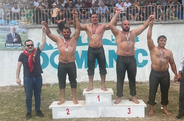 Büyükşehir’in pehlivanı Yusuf Erdoğan Kütahya’da kürsüye çıktı