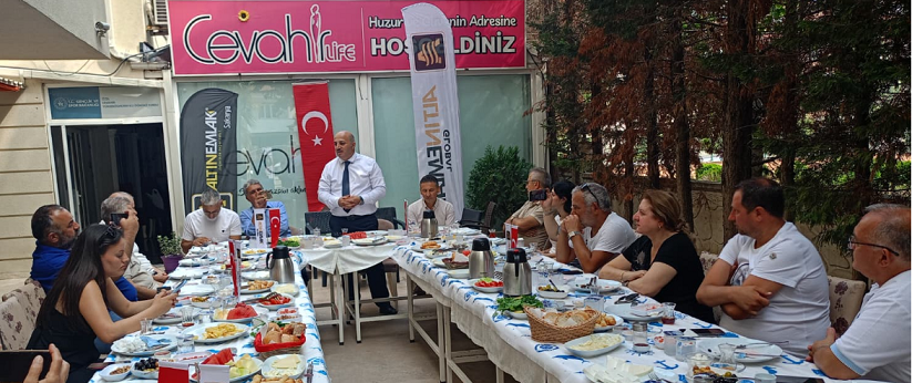 Cevahir kız öğrenci yurdu basın mensuplarıyla bir araya geldi.