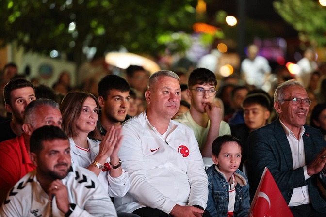 Milli Heyecan Serdivan Millet Bahçesi’nde Hiç Bitmedi