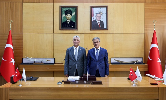 Ticaret Bakanı Bolat, Büyükşehir Belediyesi’ni ziyaret etti