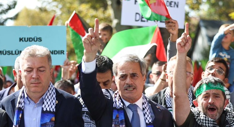 Sakarya’da binlerce kişi kol kola ‘Özgür Filistin’ için yürüdü