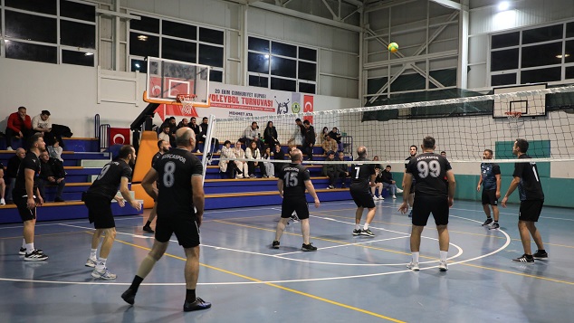 Ferizli’de 29 Ekim Cumhuriyet Kupası Voleybol Turnuvası Başladı