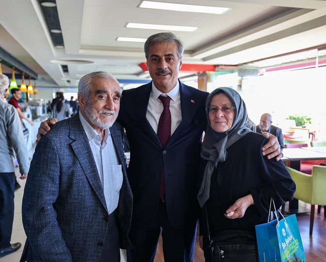 Başkan Yusuf Alemdar eli öpülesi büyüklerle