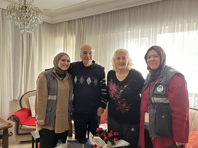 Büyükşehir ekipleri 65 yıllık evliliğin yıldönümüne şahit oldu