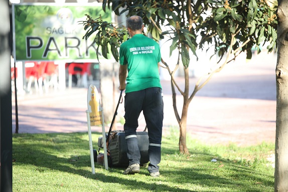 ERENLER’DE PARK VE BAHÇELERDE ÇALIŞMALAR HIZ KESMİYOR