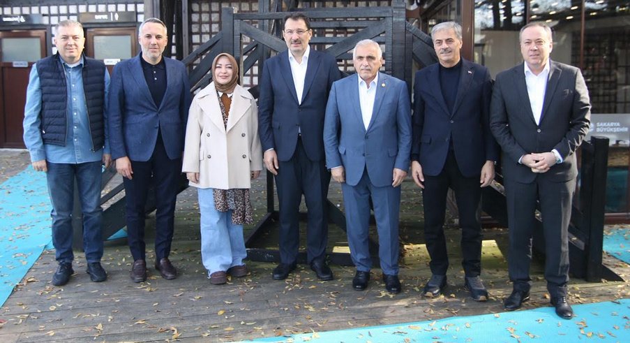 AK Parti Sakarya Yatırımlar ve Yeni Projeler İçin Toplandı