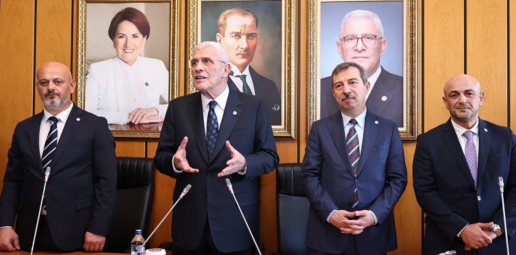 İYİ Parti Sakarya Teşkilatı Genel Başkan Müsavat Dervişoğlunu ziyaret etti